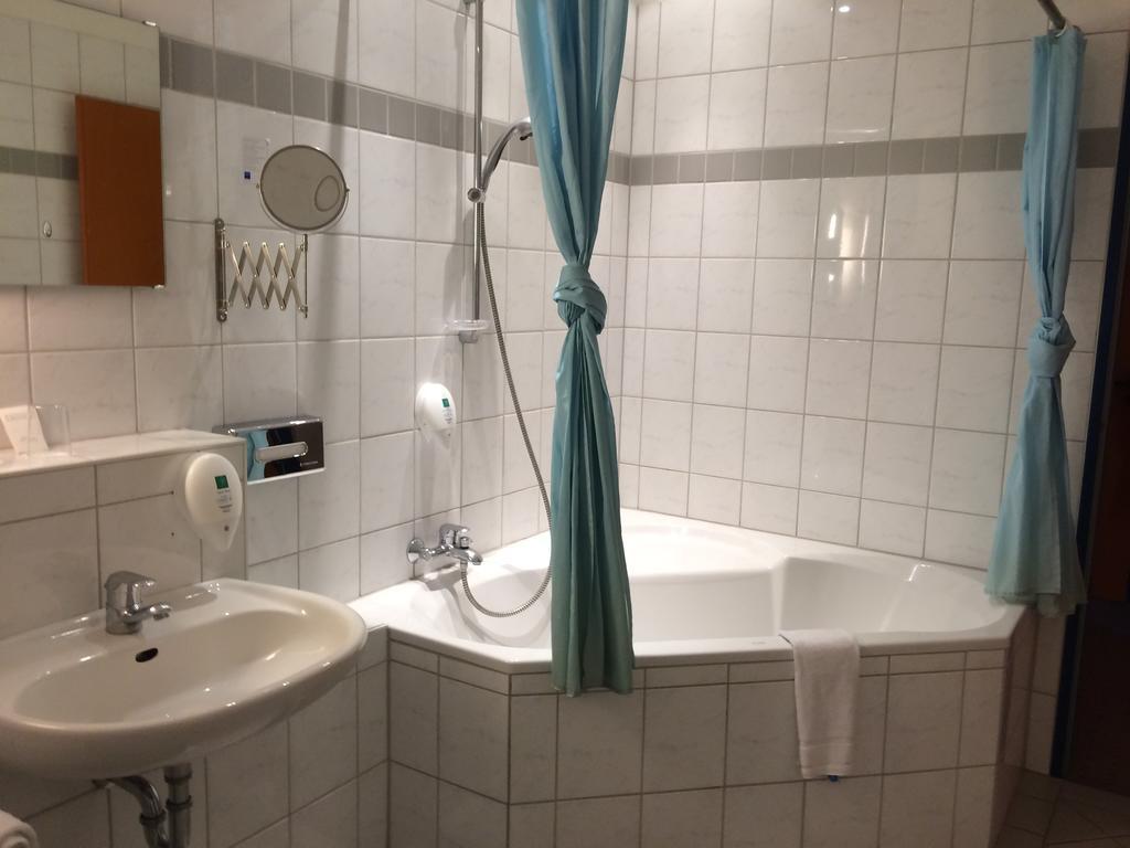 Tryp By Wyndham Kassel City Centre Kamer foto